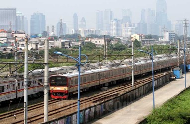 Bus Alternatif Diklaim Kendalikan Lonjakan Penumpang KRL