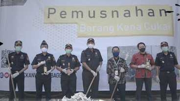 Bea Cukai Kalimantan Bagian Barat Musnahkan Jutaan Batang Rokok Ilegal