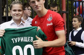 Ajax Amsterdam Incar Striker Muda Rusia, Makim Turischev
