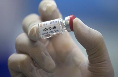 Wall Street: Gedung Putih Endorse Vaksin Covid-19 Sebelum Pilpres AS