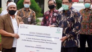 Toyota Donasikan Kijang Innova Ambulans ke Pesantren Tanara