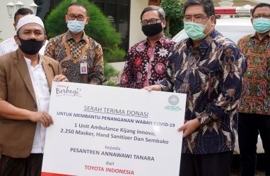 Toyota Donasikan Kijang Innova Ambulans ke Pesantren Tanara