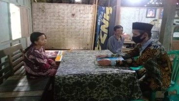 Guru SD Kulonprogo ini Rela Sambangi Rumah Siswa yang tak Punya Ponsel