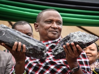 Penambang Kecil Mendadak Jadi Miliarder Karena Temukan Batu Langka Tanzanite