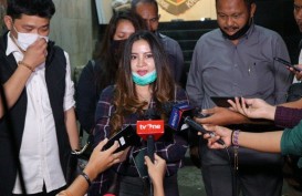 John Kei Dibesuk Putrinya di Rutan Polda Metro Jaya