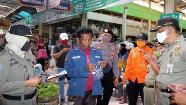 Ke Pasar Kena Razia Masker, Dihukum Lafalkan Pancasila, Ada yang Tak Hafal