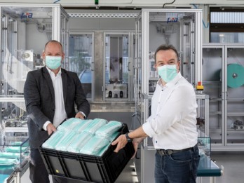 Mercedes-Benz Produksi Masker di Pabrik Sindelfingen