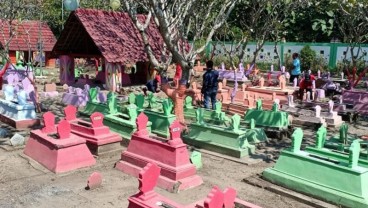 Makam Bercat Warna-warni Ramai Diperbincangkan 