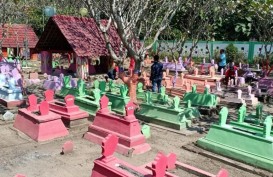 Makam Bercat Warna-warni Ramai Diperbincangkan 