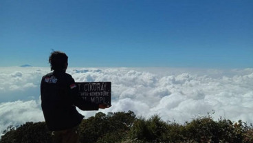 New Normal, Pendaki Gunung Cikuray Abaikan Protokol Kesehatan