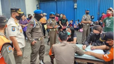 Diskotek dan Karaoke Top One Ketahuan Beroperasi saat PSBB, Ratusan Orang Sembunyi di Kamar   