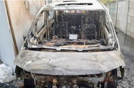 Polisi Pindahkan Penahanan Pembakar Alphard Via Vallen,…