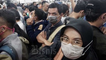 Penumpang KRL Terus Membeludak, Pembagian Jam Kerja Mendesak