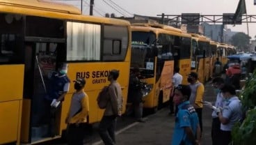 150 Bus Bantuan Pemprov DKI Urai Kepadatan Penumpang KRL di Bogor