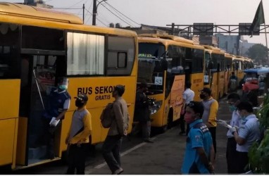 150 Bus Bantuan Pemprov DKI Urai Kepadatan Penumpang KRL di Bogor