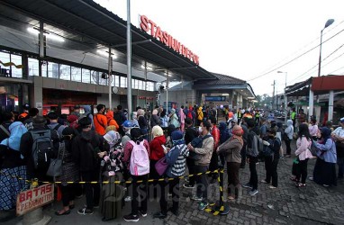 Tambah Jadwal, Antrean KRL Diklaim Berkurang