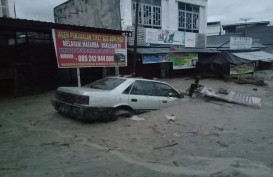 Banjir Bandang Luwu Utara Sulsel, Akses Jalan Antar Kabupaten Tertutup Lumpur