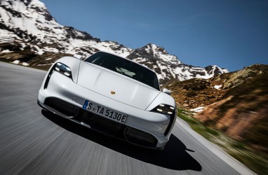 Ilmuwan Sebut Porsche Taycan Mobil Paling Inovatif