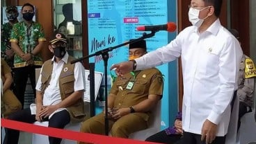 Menkes Serahkan Uang Santunan Tenaga Kesehatan Korban Covid-19, Ini Respon Keluarga