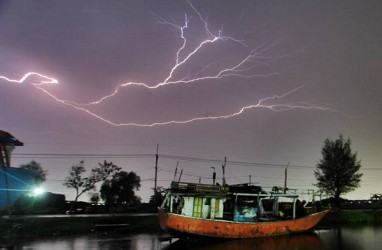 Ngeri, BMKG Deliserdang Catat Puluhan Ribu Petir Terjadi di Sumut