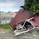 Atap Gedung Sekolah Taman Kanak-kanak Terbang Tertiup Angin Puting Beliung