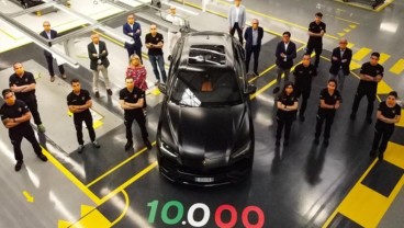 Lamborghini Urus ke-10.000 Unit Terlahir di Masa Pandemi