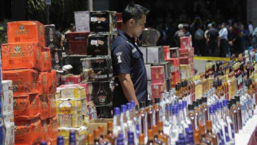 2,5 Ton Garam Himalaya & 3.000 Botol Minuman Beralkohol Dimusnahkan