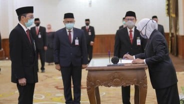 Gubernur Khofifah Minta Bank Jatim Siapkan Strategi Hadapi Normal Baru