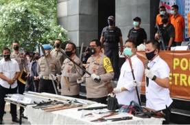 Kasus Pembunuhan Berencana, 8 Anak Buah John Kei Buron