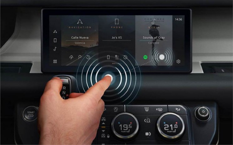 Jaguar Land Rover Kembangkan Teknologi Layar Sentuh Tanpa Menyentuh