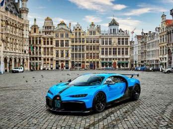 Bugatti Chiron Pur Sport Mejeng di Pusat Kota Eropa