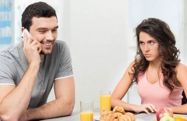 5 Tanda Pasangan Anda Control Freak