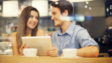 Pria Suka Perempuan Cerdas, Intip 5 Zodiak Wanita Pujaanmu