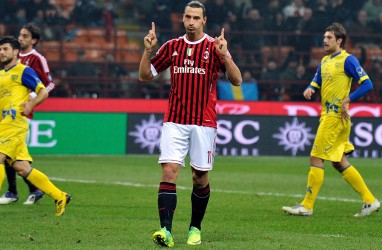 Zlatan Ibrahimovic Putuskan Bertahan di Milan