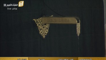 Hujan Deras Guyur Mekah Saat Penggantian Kiswah