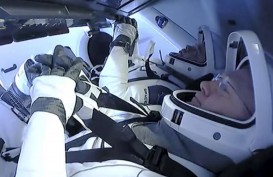 Kapsul SpaceX Kembali ke Bumi dengan Gaya Retro