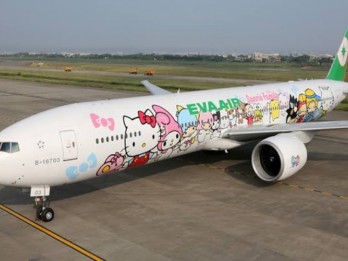 Tarik Minat Penumpang, Eva Air Gambar Hello Kitty di Badan Pesawat