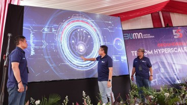 KINERJA EMITEN TELEKOMUNIKASI : Laba TLKM Turun Tipis