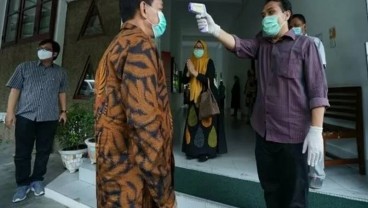 CEK FAKTA: Pemeriksaan Suhu Tubuh dengan Thermal Gun Merusak Otak