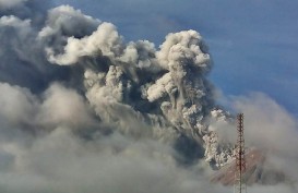 Abu Vulkanik Gunung Sinabung Guyur Empat Kecamatan