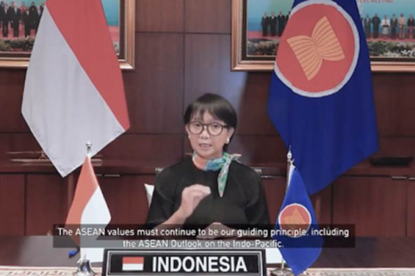 Tangkapan layar Menteri Luar Negeri RI Retno LP Marsudi saat memberika keynote speech dalam peringatan virtual hari jadi ke-53 Asean, Sabtu (8/8/2020)./ANTARA/Aria Cindyara