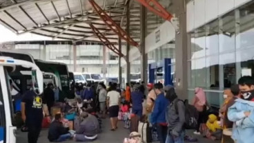 Pengguna Jasa Angkutan Umum Darat Belum Ramai