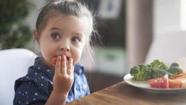 Simak Tips Mengajari Anak Pilih Makanan Sehat