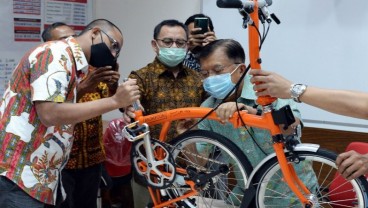 PMI Jakarta Lelang Sepeda Brompton: Ada Tanda Tangan JK dan Sandiaga Uno