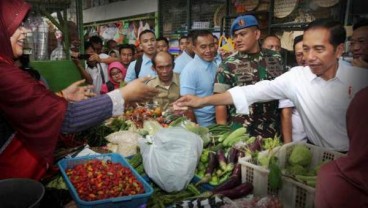 Ekonom: Gaji ke-13 dan Subsidi Gaji Bisa Dongkrak Konsumsi, Tapi...