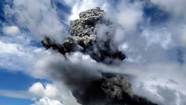 Foto-Foto Hujan Abu Vulkanik Akibat Erupsi Gunung Sinabung