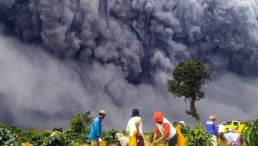 Dahsyat! Ini Foto Erupsi Sinabung Terlihat Gulung-menggulung