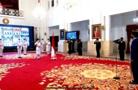 Jokowi Mengukuhkan Delapan Anggota Paskibraka Nasional 2020