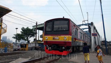 Stasiun Tanah Abang Berlakukan Akses Tunggal, Pengguna KRL Diminta Jaga Jarak