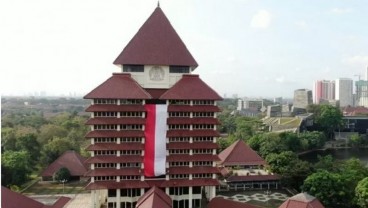 Aksi Heroik 8 Mahasiswa Universitas Indonesia Bentangkan Bendera Merah Putih Raksasa